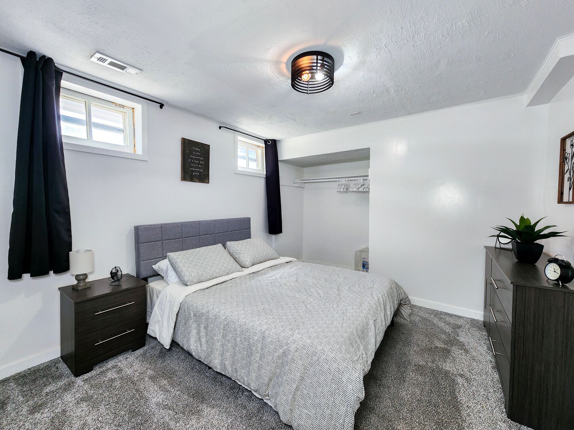 1 bedroom, desk, WiFi, bed sheets