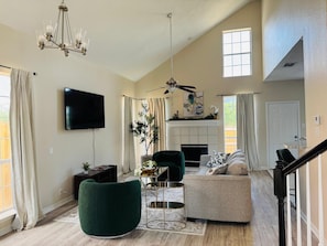 Smart TV - Andalusia Trail Getaway (Arlington)