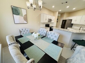 Dining - Andalusia Trail Getaway (Arlington)
