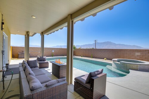 Desert Escape: 360 Mtn Views, Pool, Spa & Fire Pit