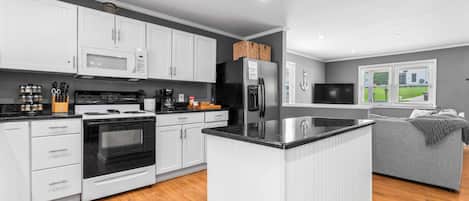 하우스, 침대(여러 개), 파티오 (The Blue Bungalow) | 전용 주방 | 냉장고, 전자레인지, 오븐, 쿡탑