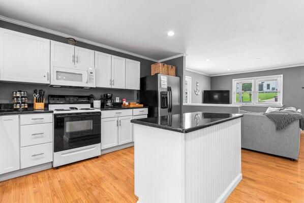 House, Multiple Beds, Patio (The Blue Bungalow) | Private kitchen