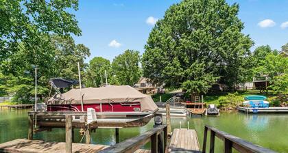 The Blue Bungalow Stay for 8