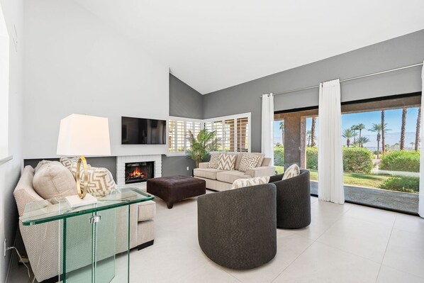 TV, fireplace