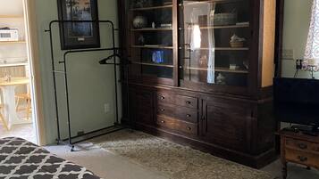 2 quartos, ferros/tábuas de passar roupa, Wi-Fi, roupa de cama