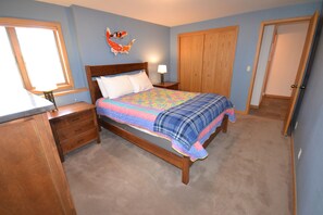 3 室のベッドルーム、デスク、アイロン / アイロン台、WiFi (無料)