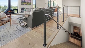 Una Smart TV, una chimenea