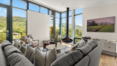 New Treehouse Spruce Peak | BIG Mountain Views | 4 Bd | Sleeps 14