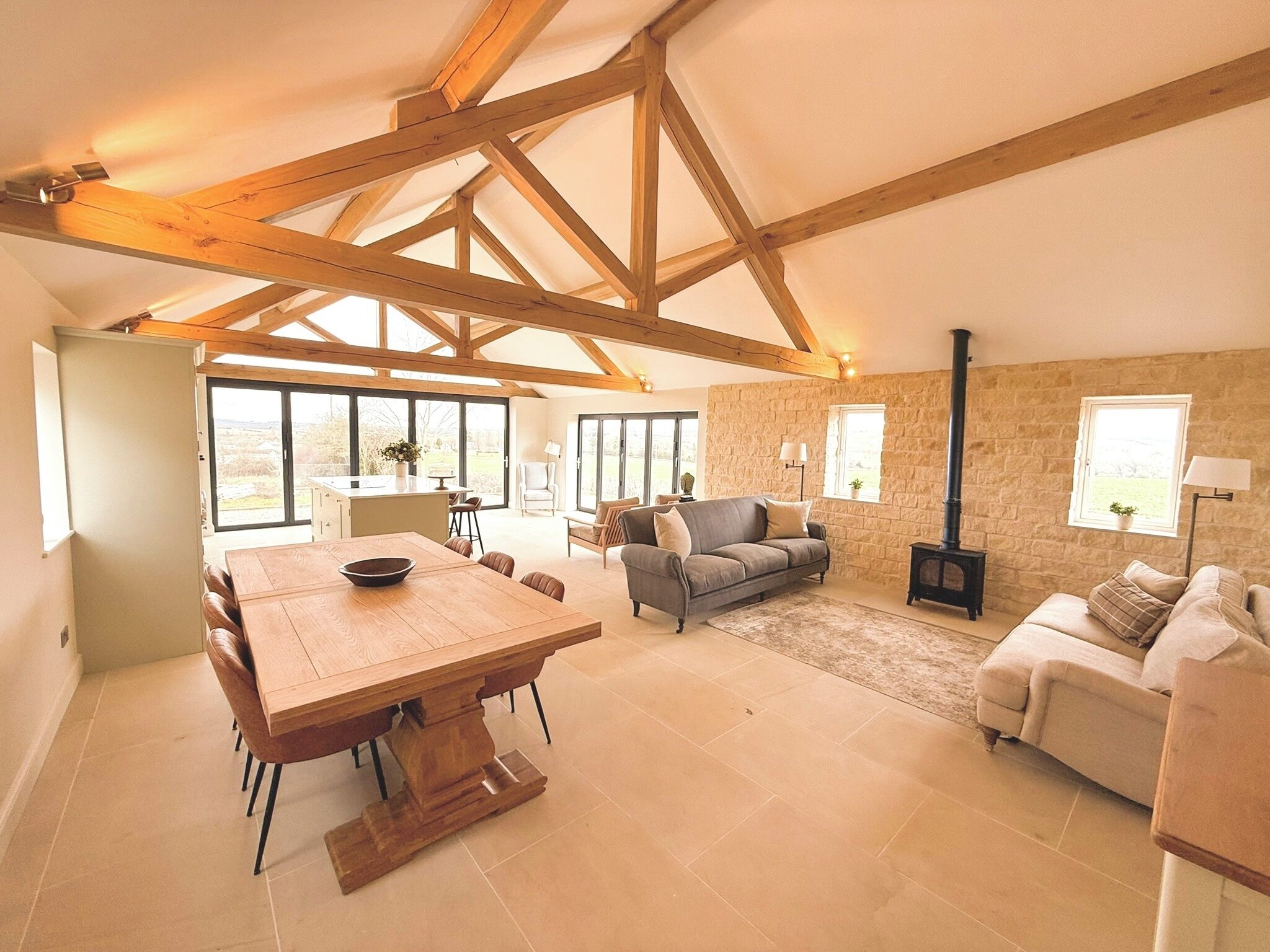 Smart TV, fireplace, books, stereo