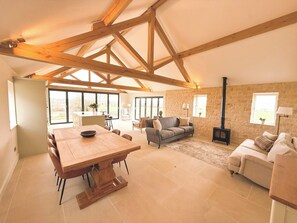 Smart TV, fireplace, books, stereo - Cotswold Barn | 360° Views | Peaceful Escape (Tredington)