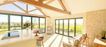Large Cotswold Stone Barn ideal for Family Getaways