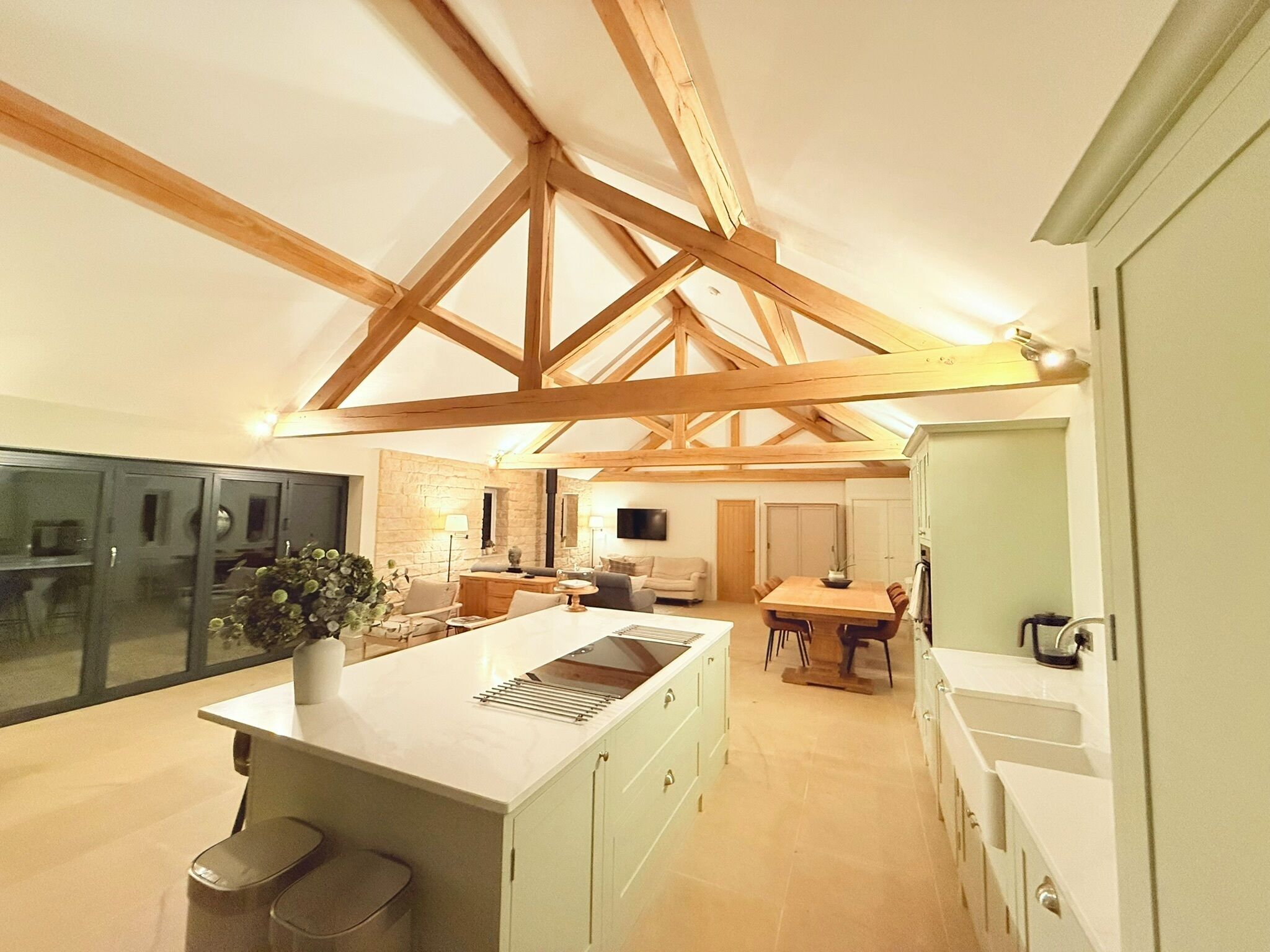 Smart TV, fireplace, books, stereo