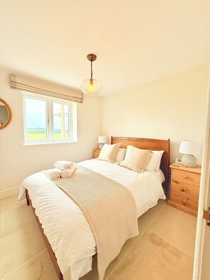 Iron/ironing board, travel crib, free WiFi, bed sheets