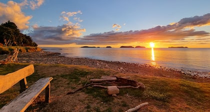 Self-Contained 2-bedroom Unit in stunning Amodeo Bay. Views to the Ocean