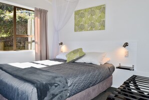 2 chambres, fer et planche à repasser, Wi-Fi, draps fournis