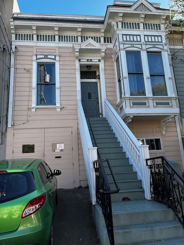 Jersey Street Gem: Charming 1 Bedroom 1Bathroom