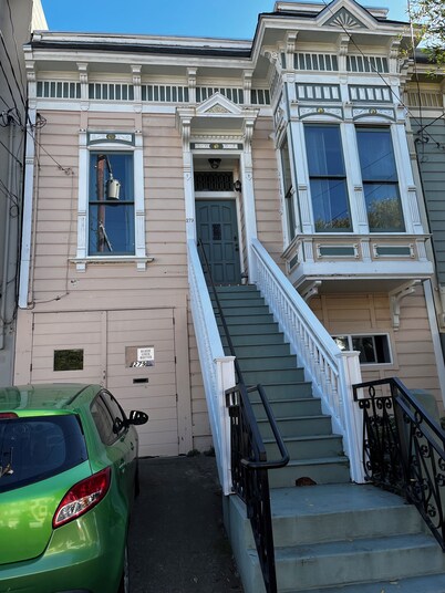 Jersey Street Gem: Charming 1 Bedroom 1Bathroom