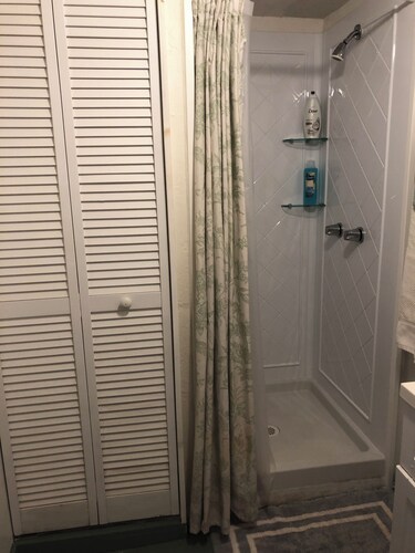 Jersey Street Gem: Charming 1 Bedroom 1Bathroom