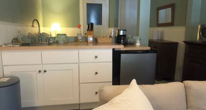 Jersey Street Gem: Charming 1 Bedroom 1Bathroom