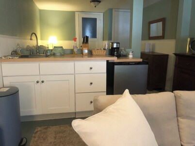 Jersey Street Gem: Charming 1 Bedroom 1Bathroom