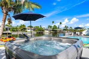 Terrace/patio - Family-Friendly Canal-Front Pool Home Near River & Beach! 🌴 (Cocoa Beach)