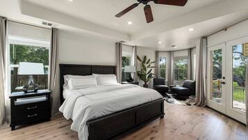 House, Multiple Beds, Patio, Garden View (Hoots Hollar Haus) | 3 bedrooms, individually decorated, individually furnished, desk