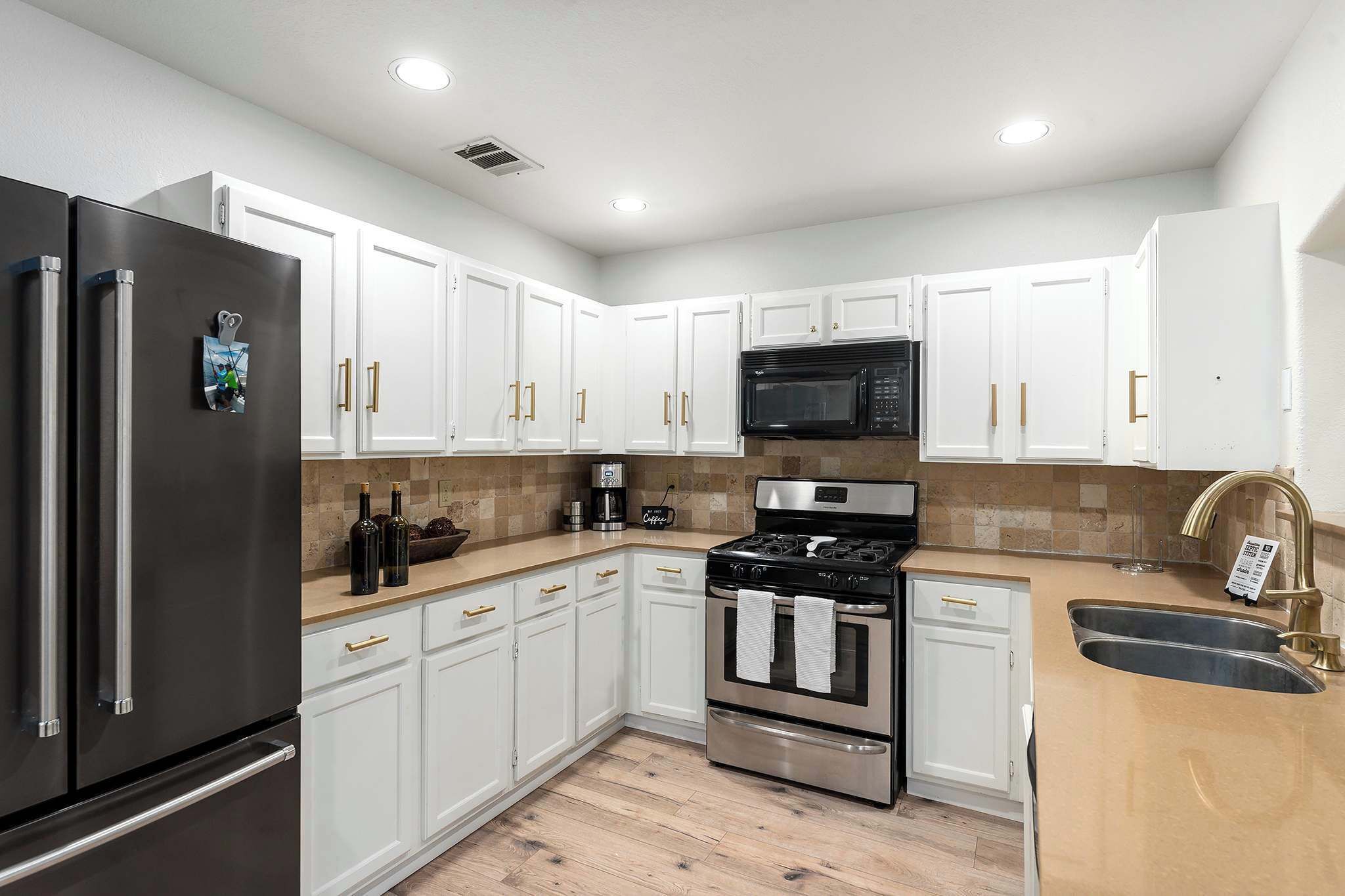 ハウス ベッド (複数台) パティオ ガーデンビュー (Hoots Hollar Haus) | 専用キッチン | 冷蔵庫、電子レンジ、オーブン、コンロ