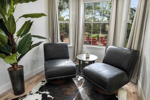 House, Multiple Beds, Patio, Garden View (Hoots Hollar Haus) | Interior