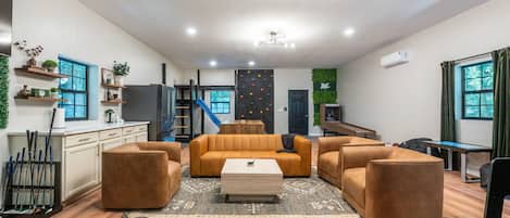 Televisor intel·ligent, llar de foc i videojocs