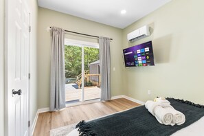 5 bedrooms, iron/ironing board, free WiFi, bed sheets