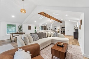 智能电视、壁炉、电子游戏