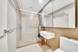 Room - Stylish 2Br City Escape on Collins with Views (Melbourne)