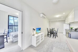 Room - Stylish 2Br City Escape on Collins with Views (Melbourne)