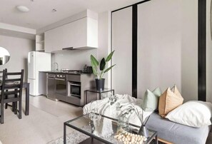 Room - Stylish 2Br City Escape on Collins with Views (Melbourne)