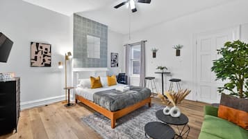 Desk, iron/ironing board, WiFi, bed sheets