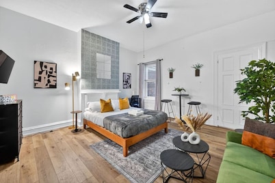 Perfect, Cozy Studio | Center City | Fast WiFi