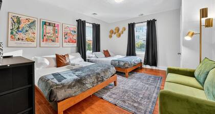 Large Studio | Center City | Sleeps 4 | Fast Wifi