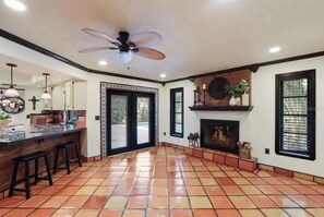 Interior - 2 Bedroom 2 bath (Sarasota)