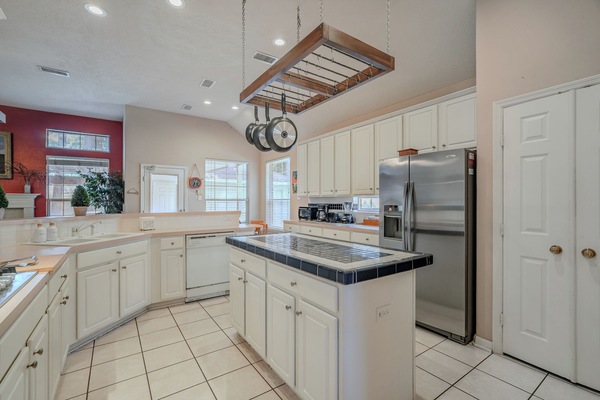 Refrigerador, microondas, horno, placa de cocina