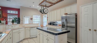 Spacious & Classic 5BR House for 11 w/Backyard + Covered Deck