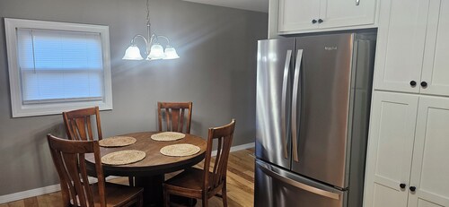 Charming Salem Getaway – Comfortable, Convenient, and Close to It All