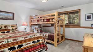 4 bedrooms, iron/ironing board, free WiFi, bed sheets