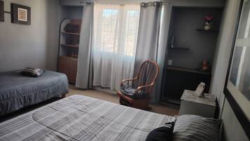 2 slaapkamers, een strijkplank/strijkijzer, internet, beddengoed