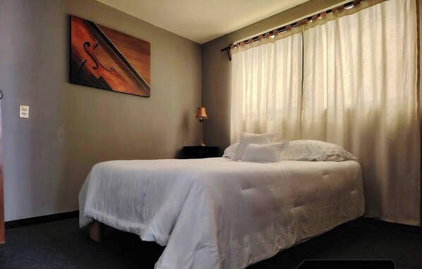 2 bedrooms, iron/ironing board, internet, bed sheets