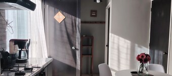5 minutes from the main roads that connect the city! up to 7 guests