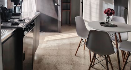 5 minutes from the main roads that connect the city! up to 7 guests