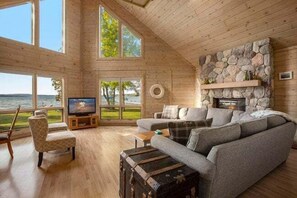 Smart-TV, Kamin, Stereoanlage