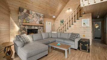 Smart TV, fireplace, stereo