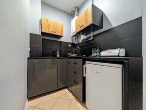 Fridge, stovetop, toaster