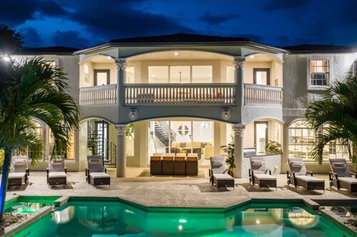 Private 5000 SF Waterfront Mansion w/ Pool & Games